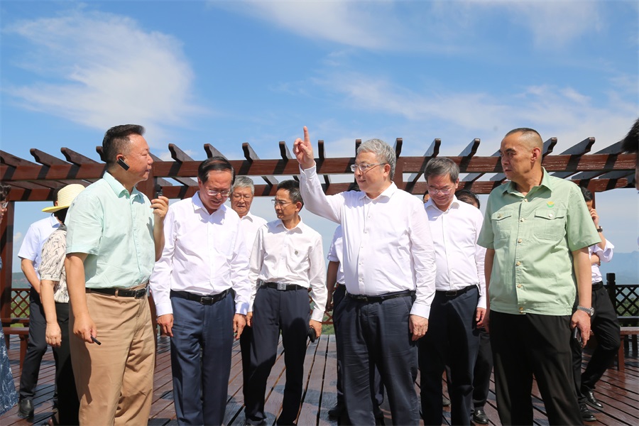 2024.06.23全國政協(xié)副主席、民盟中央常務(wù)副主席、中國科學(xué)院院士、清華大學(xué)副校長王光謙蒞臨金徽股份視察.jpg