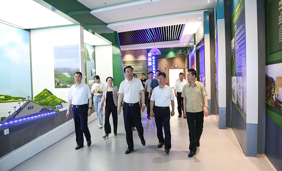 14-2021年6月，時(shí)任省委常委、省委統(tǒng)戰(zhàn)部部長馬廷禮蒞臨金徽股份調(diào)研。.jpg