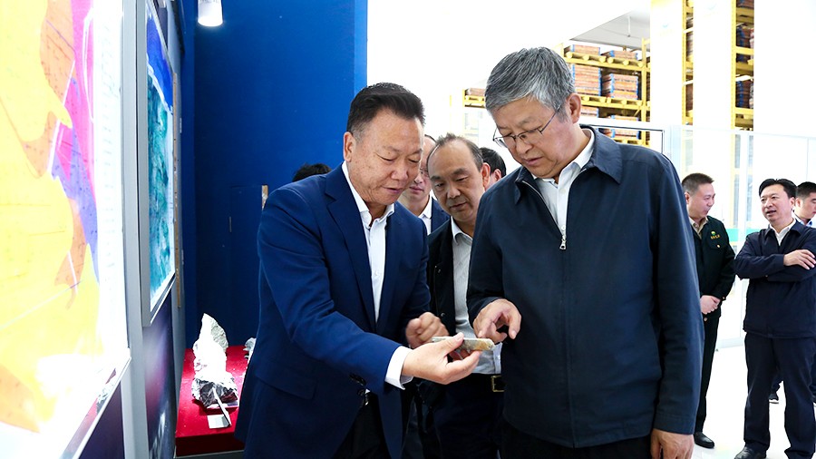 33-2021年5月，隴南市委書記張珂兵蒞臨礦區(qū)調(diào)研尾礦庫治理及綠色礦山建設(shè)情況。.jpg
