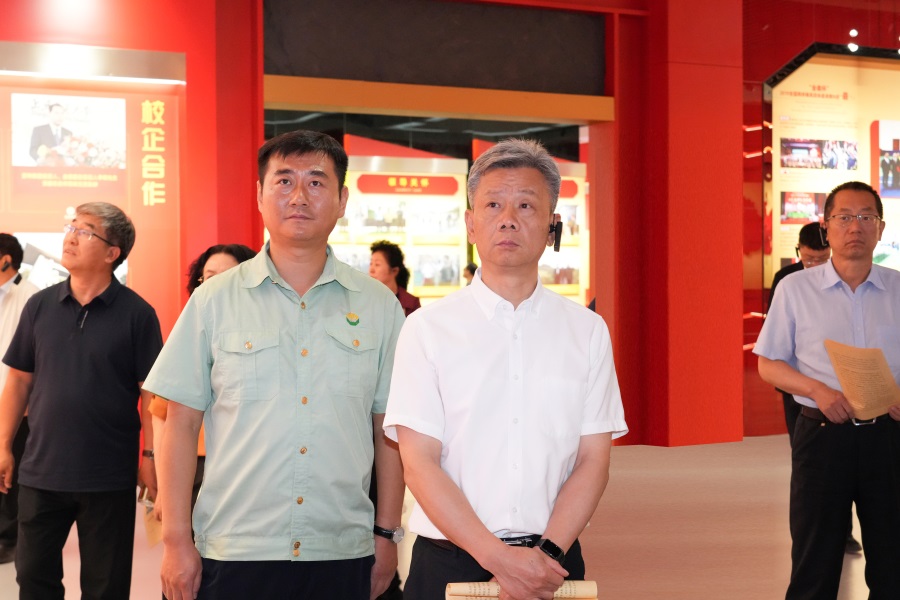 2024.06.23全國政協(xié)委員、省政協(xié)副主席、民盟甘肅省委會主委劉仲奎蒞臨金徽股份調(diào)研.jpg