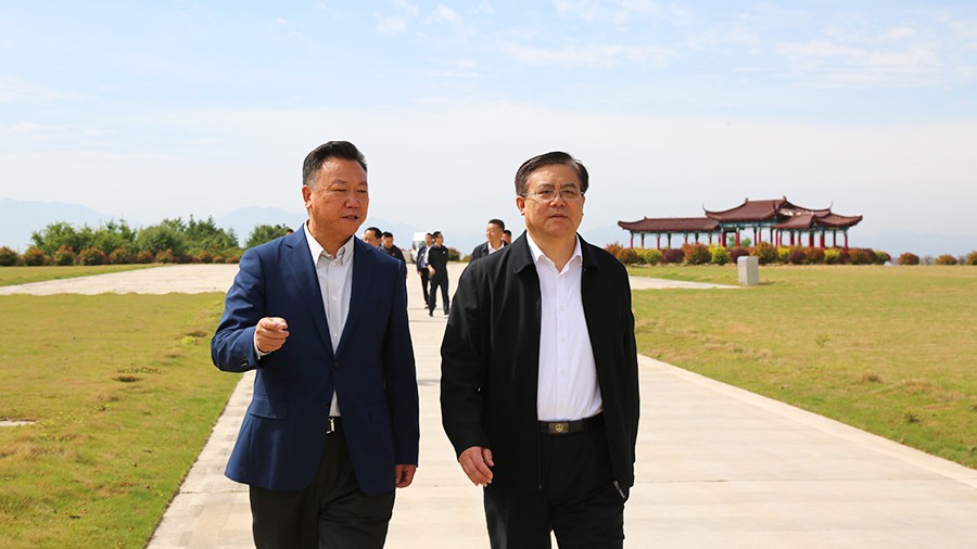 30-2021年5月，省人民檢察院黨組書記、檢察長朱玉蒞臨金徽股份調(diào)研綠色礦山建設(shè)工作。.jpg
