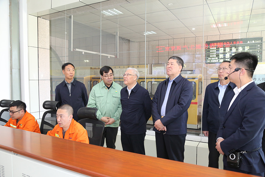 全國政協(xié)常委，省政協(xié)副主席，民進(jìn)中央常委、甘肅省主委尚勛武調(diào)研金徽股份時(shí)強(qiáng)調(diào)，要加強(qiáng)科技創(chuàng)新與人才培養(yǎng)。-900.jpg
